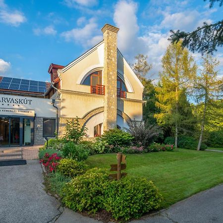Szarvaskut Hotel Zirc Ngoại thất bức ảnh