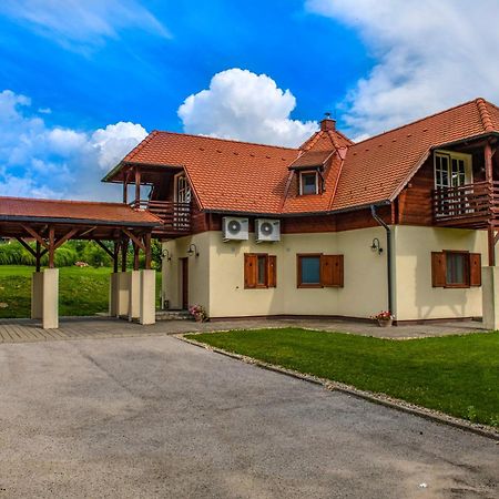 Szarvaskut Hotel Zirc Ngoại thất bức ảnh