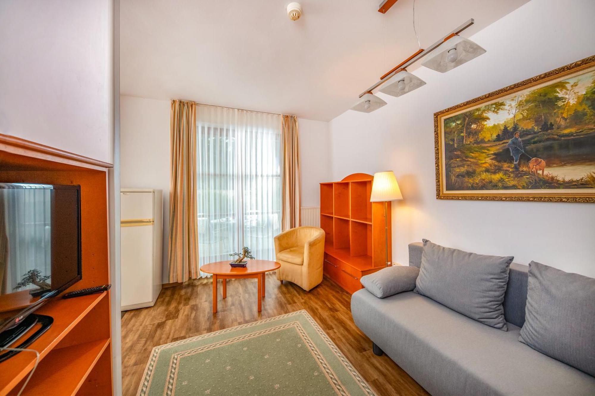 Szarvaskut Hotel Zirc Ngoại thất bức ảnh