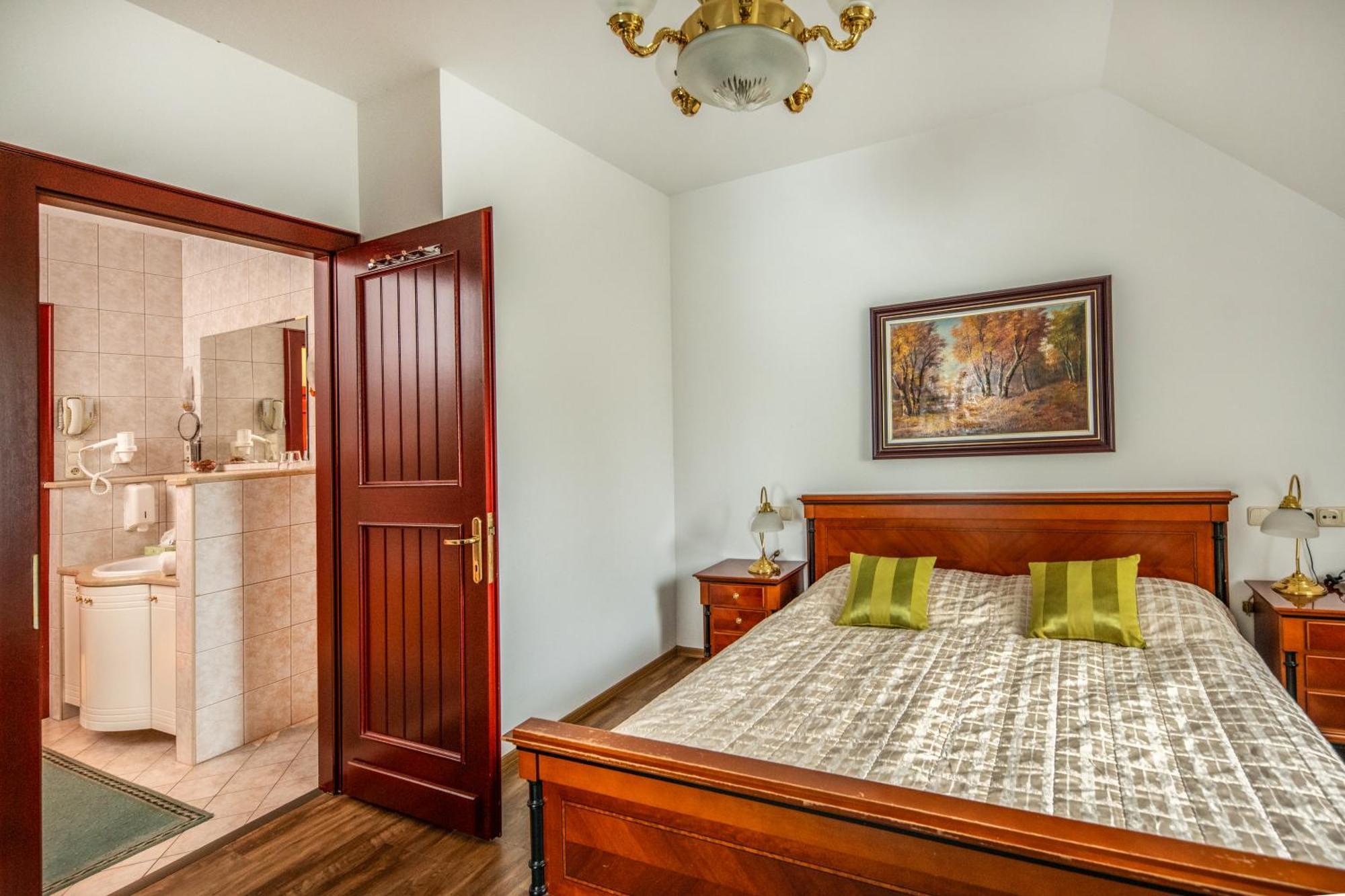 Szarvaskut Hotel Zirc Ngoại thất bức ảnh