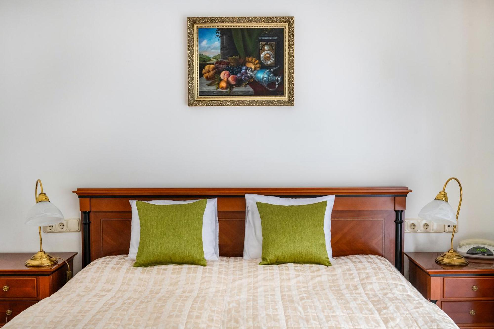 Szarvaskut Hotel Zirc Ngoại thất bức ảnh