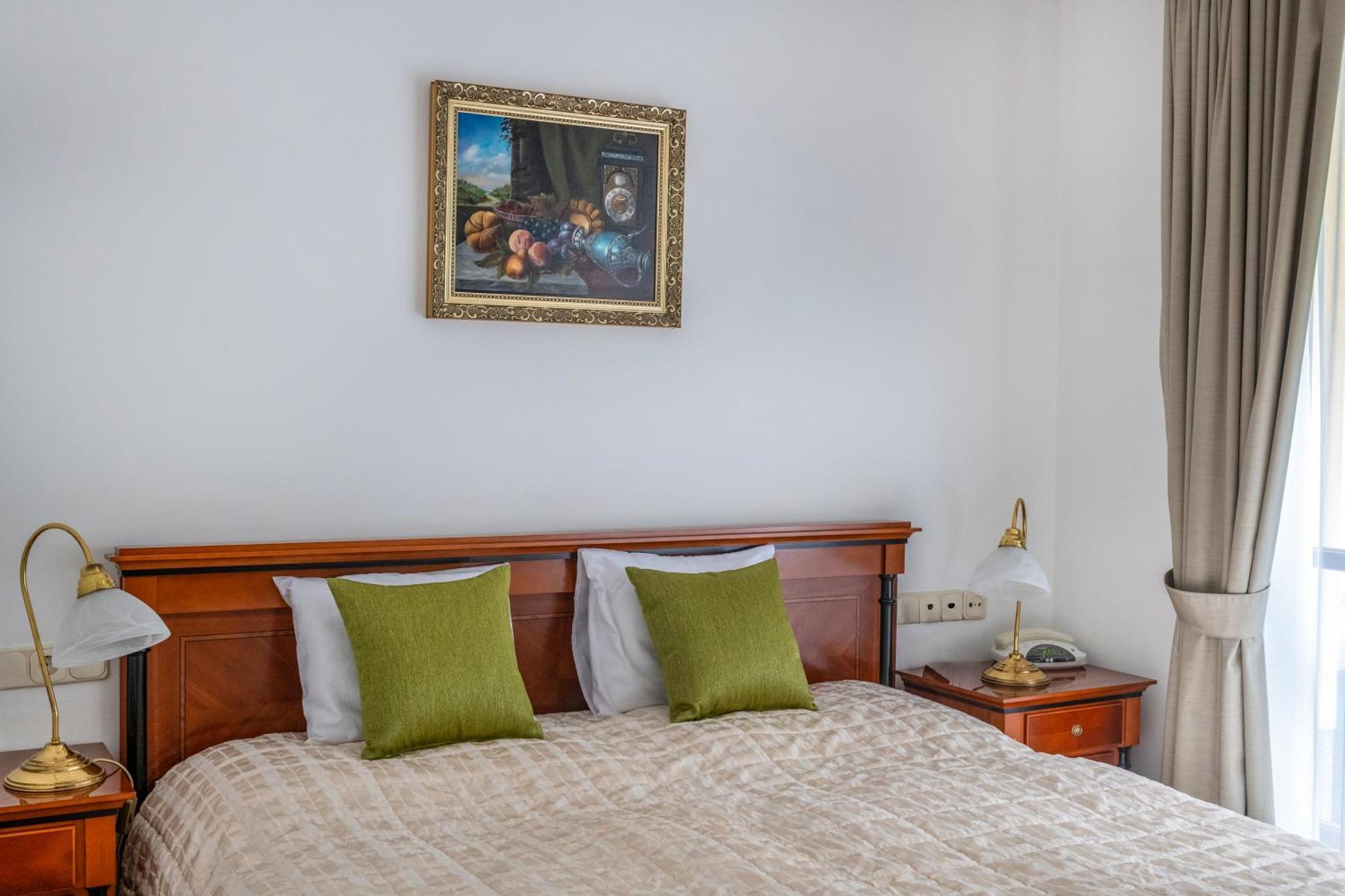 Szarvaskut Hotel Zirc Ngoại thất bức ảnh