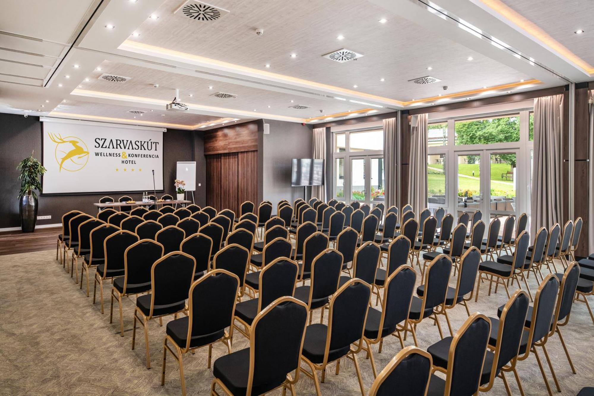 Szarvaskut Hotel Zirc Ngoại thất bức ảnh