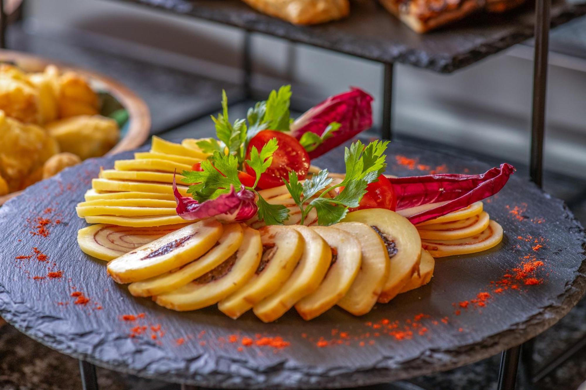 Szarvaskut Hotel Zirc Ngoại thất bức ảnh