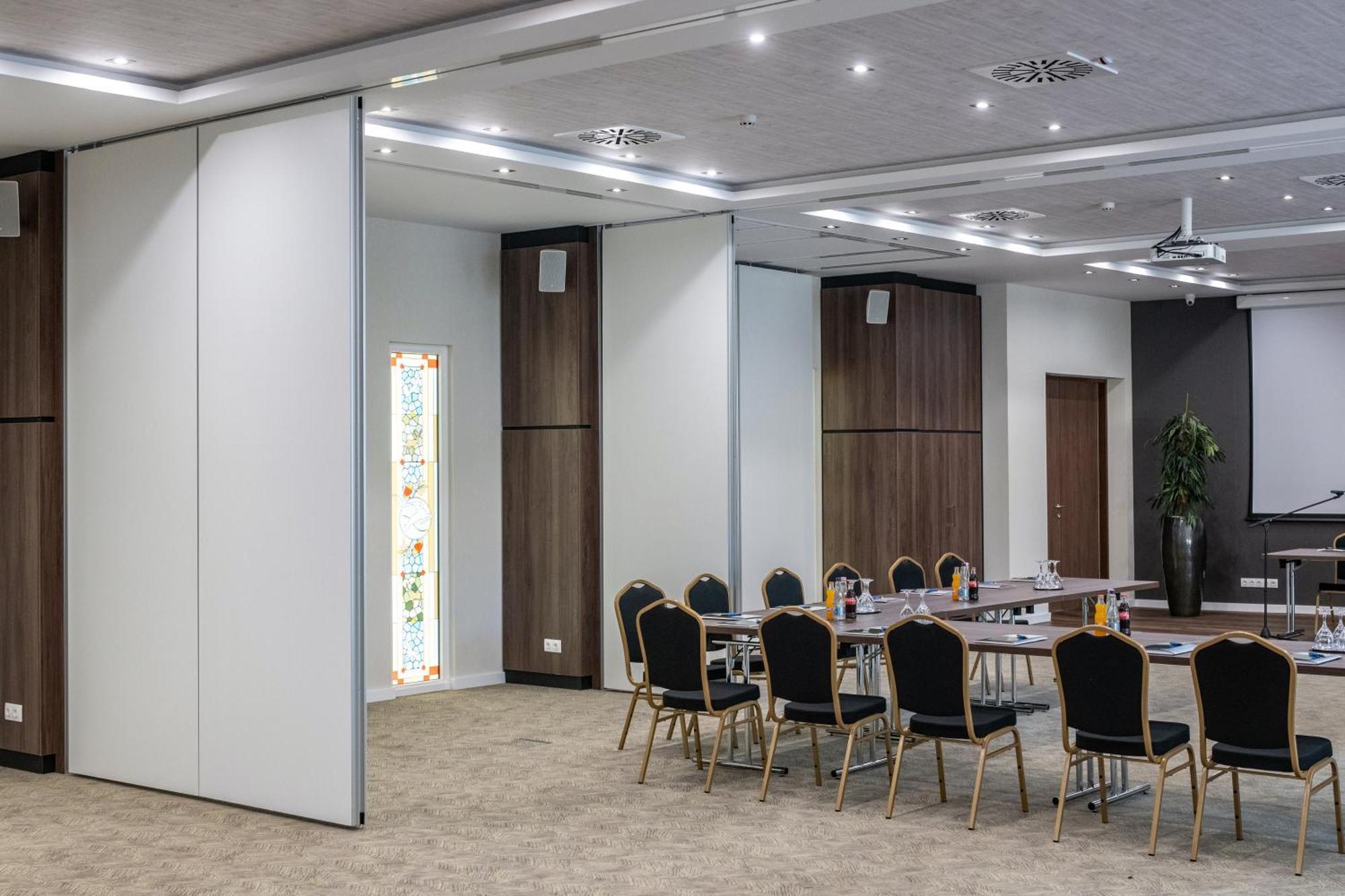 Szarvaskut Hotel Zirc Ngoại thất bức ảnh