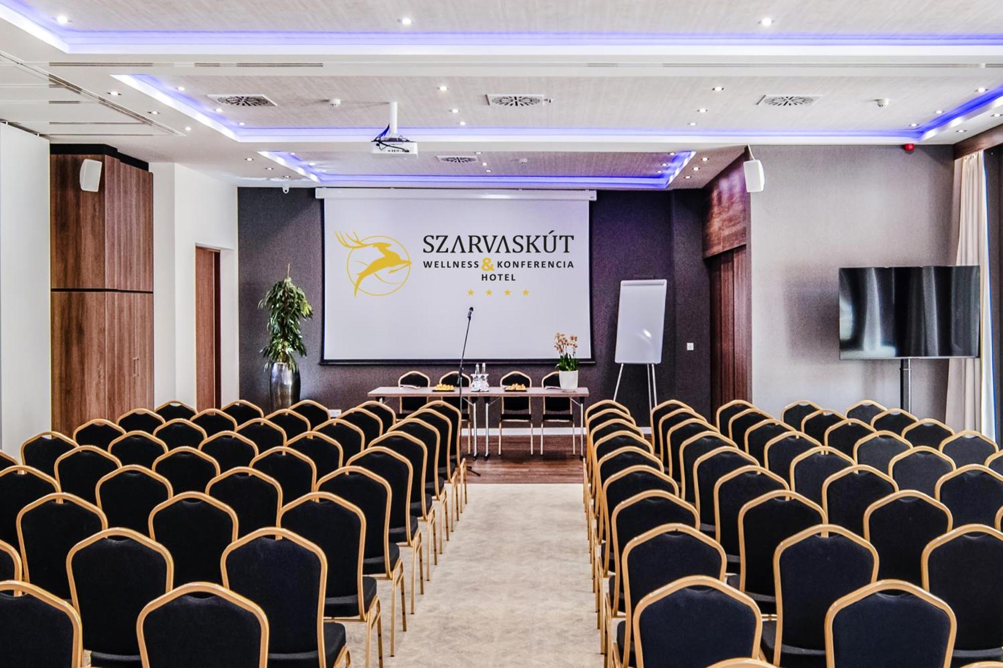 Szarvaskut Hotel Zirc Ngoại thất bức ảnh