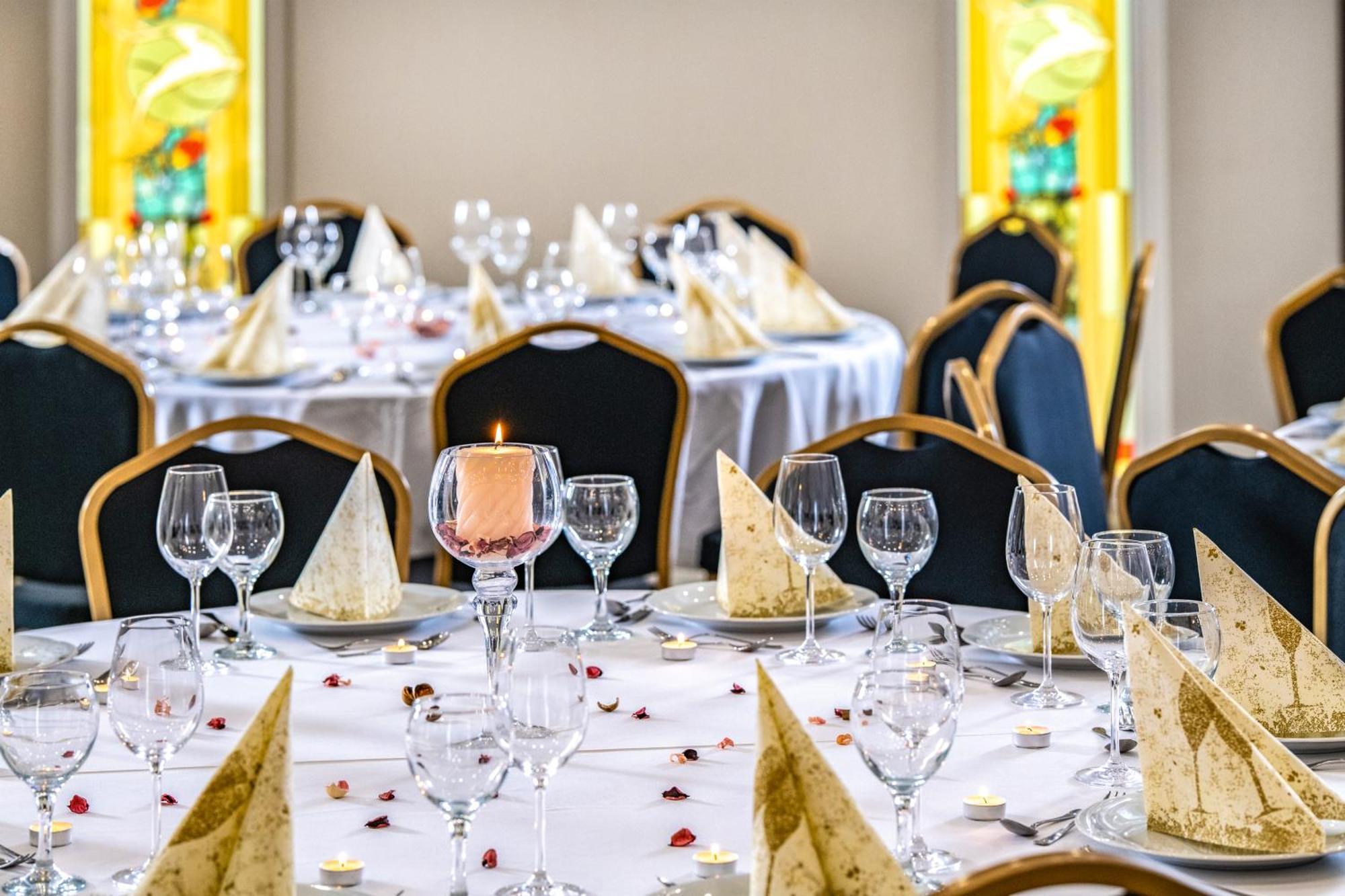 Szarvaskut Hotel Zirc Ngoại thất bức ảnh