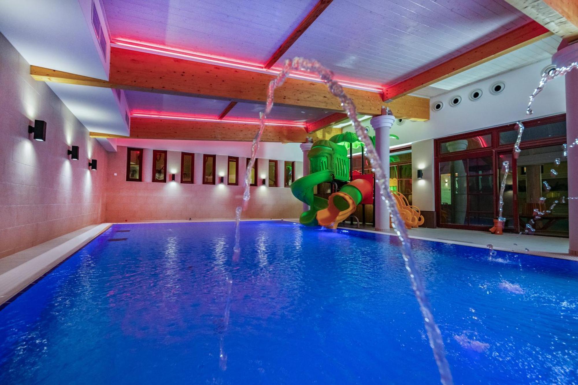 Szarvaskut Hotel Zirc Ngoại thất bức ảnh