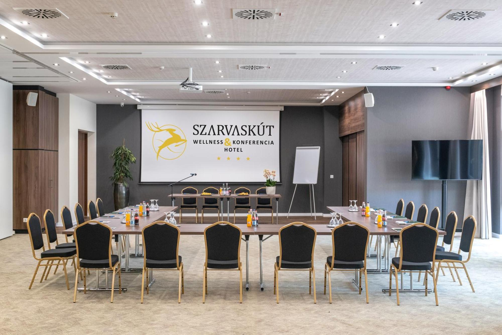 Szarvaskut Hotel Zirc Ngoại thất bức ảnh
