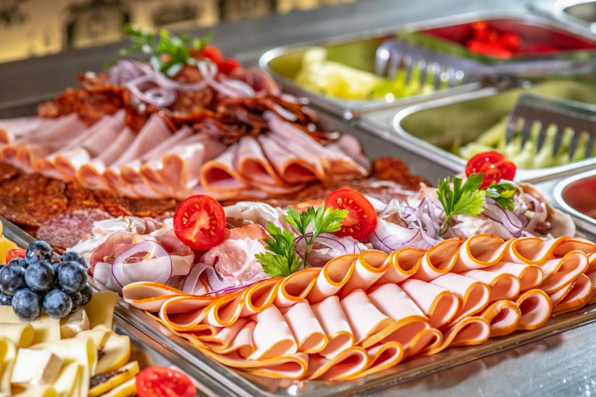 Szarvaskut Hotel Zirc Ngoại thất bức ảnh