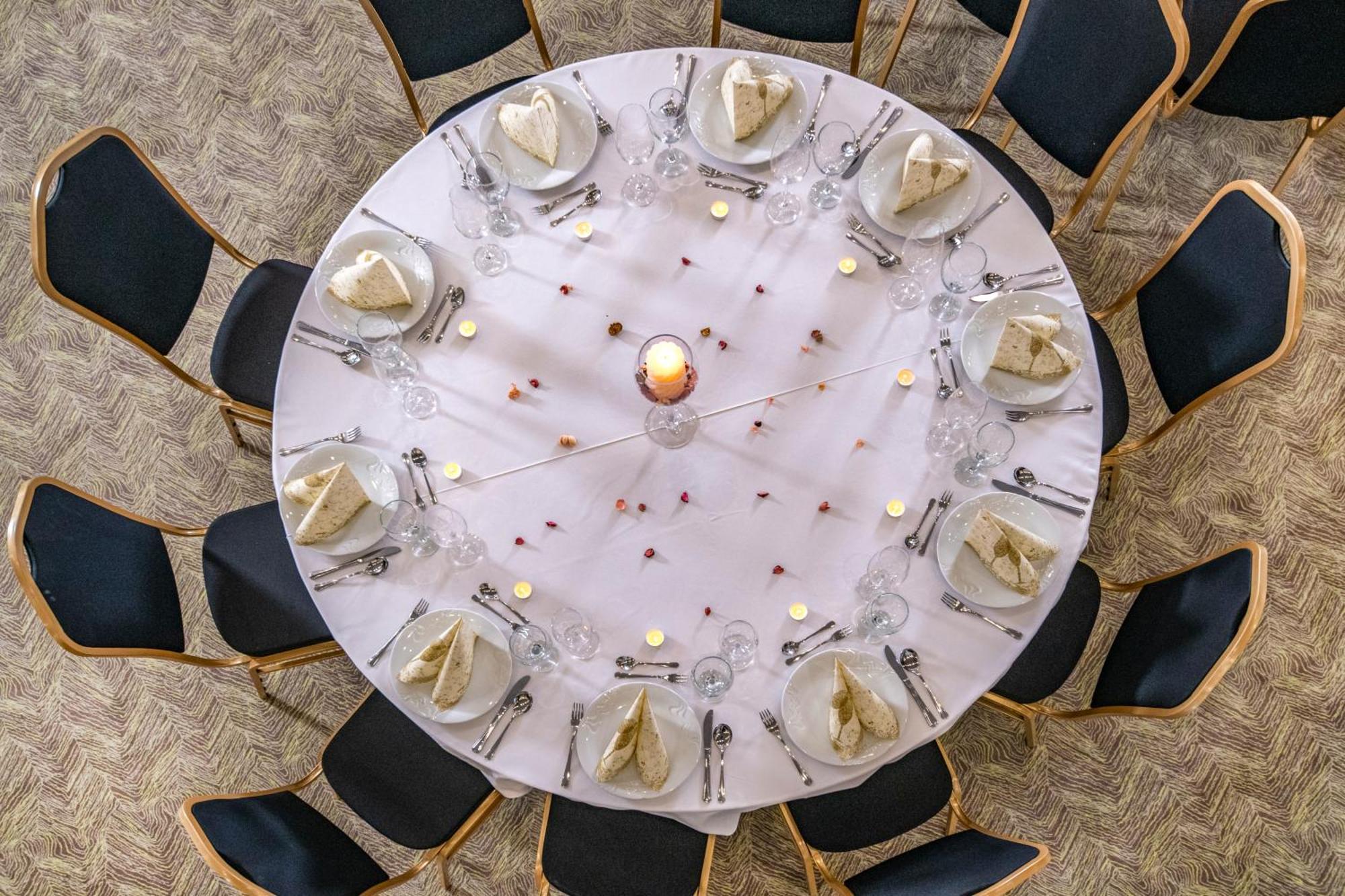 Szarvaskut Hotel Zirc Ngoại thất bức ảnh