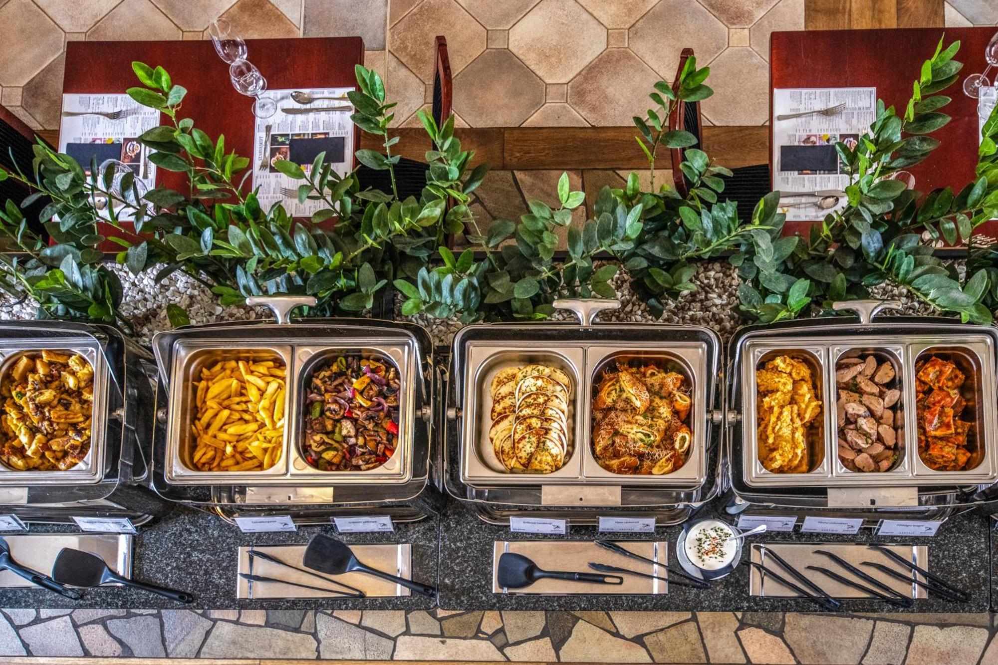 Szarvaskut Hotel Zirc Ngoại thất bức ảnh
