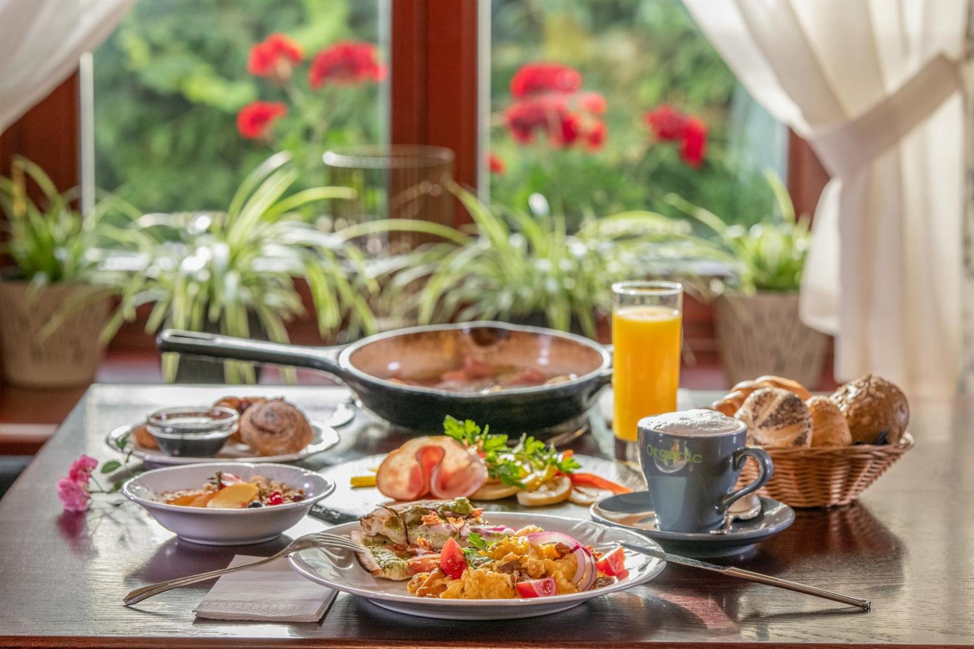 Szarvaskut Hotel Zirc Ngoại thất bức ảnh