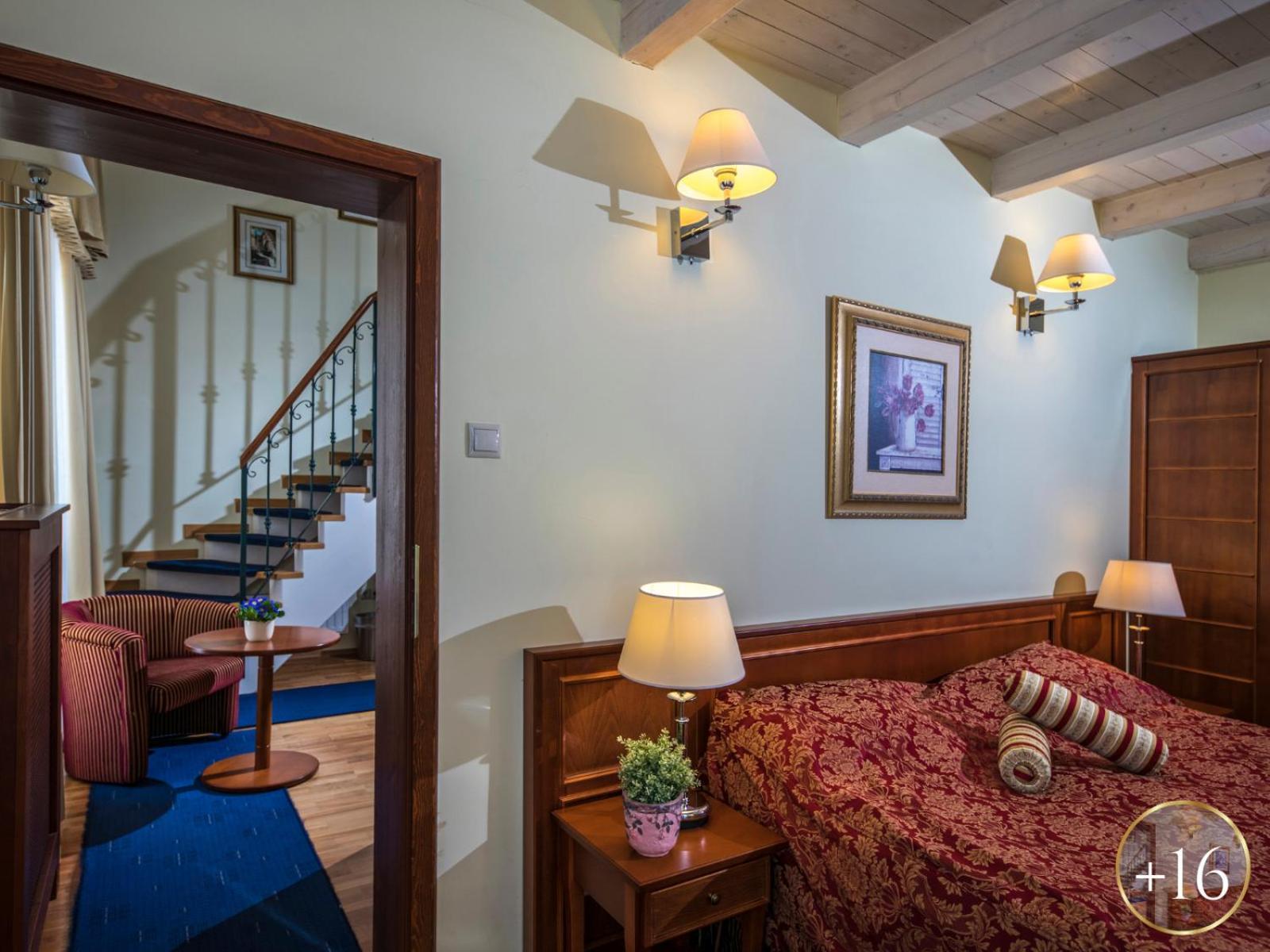 Szarvaskut Hotel Zirc Ngoại thất bức ảnh