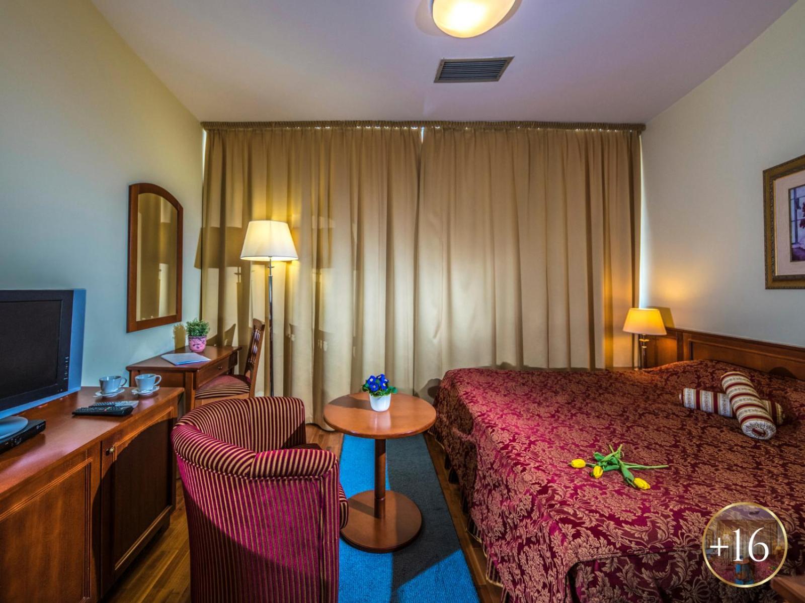 Szarvaskut Hotel Zirc Ngoại thất bức ảnh