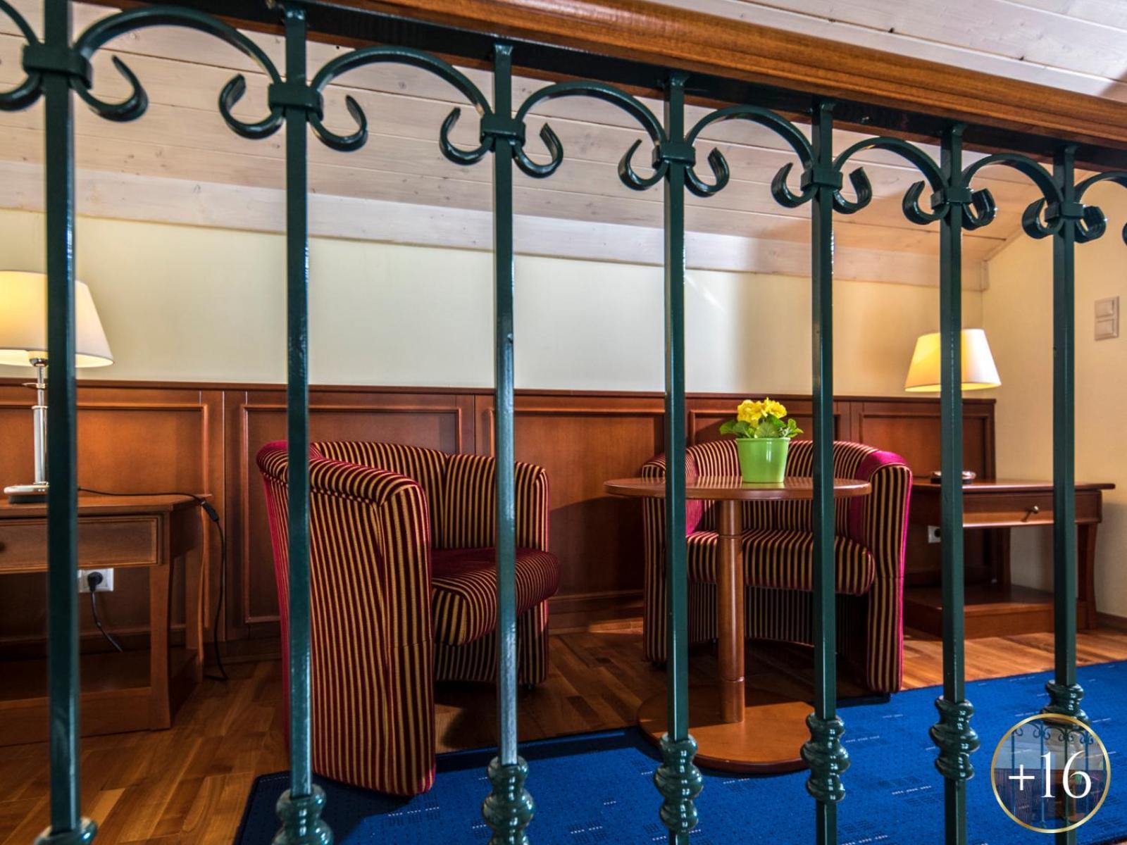 Szarvaskut Hotel Zirc Ngoại thất bức ảnh