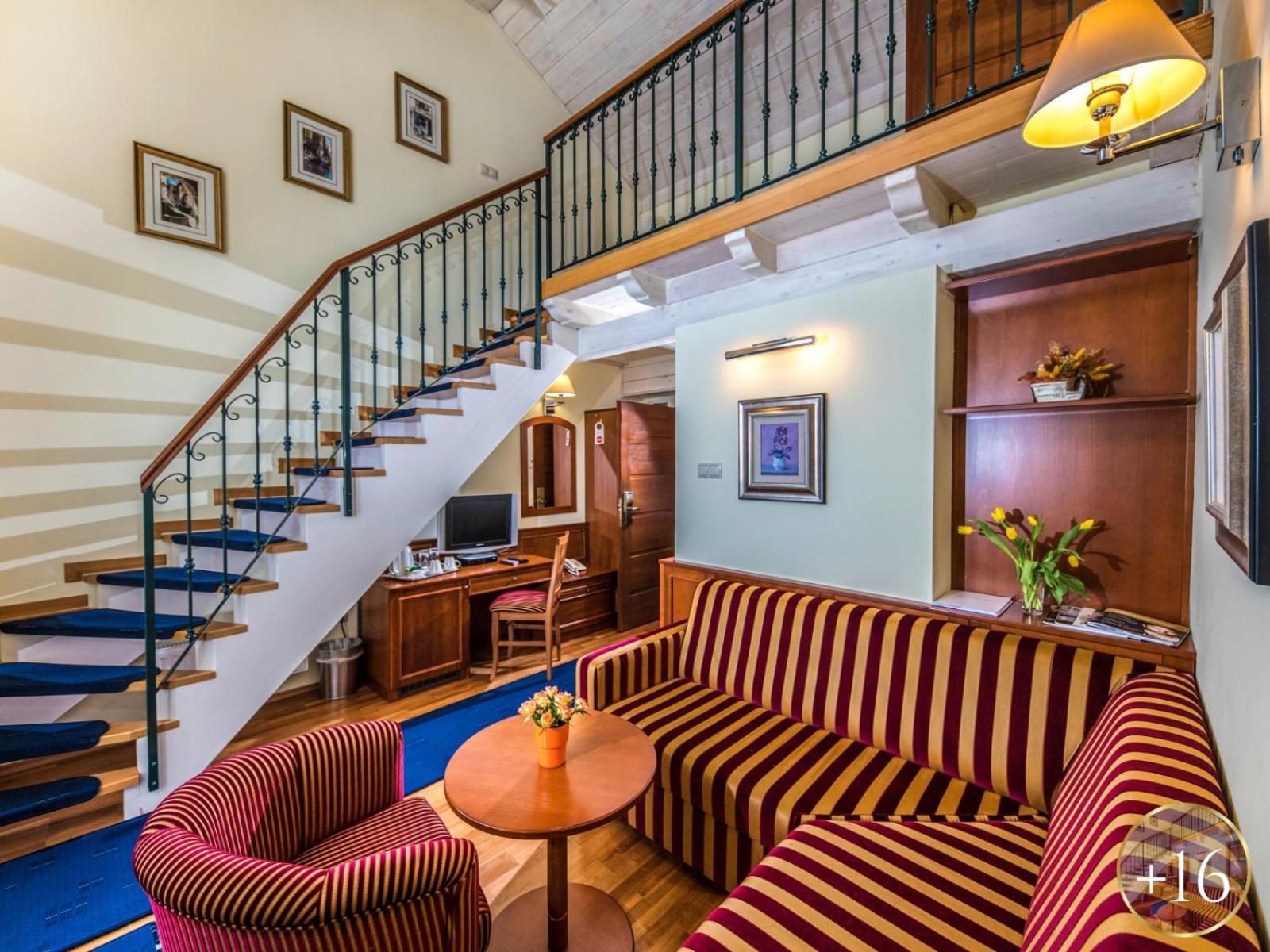 Szarvaskut Hotel Zirc Ngoại thất bức ảnh