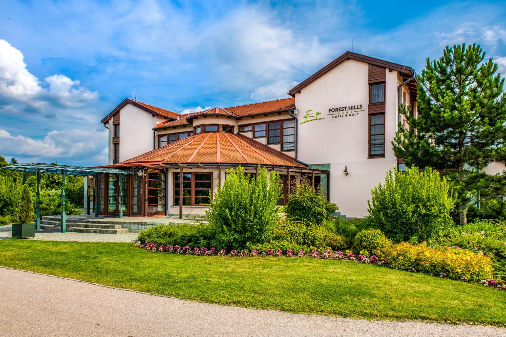 Szarvaskut Hotel Zirc Ngoại thất bức ảnh