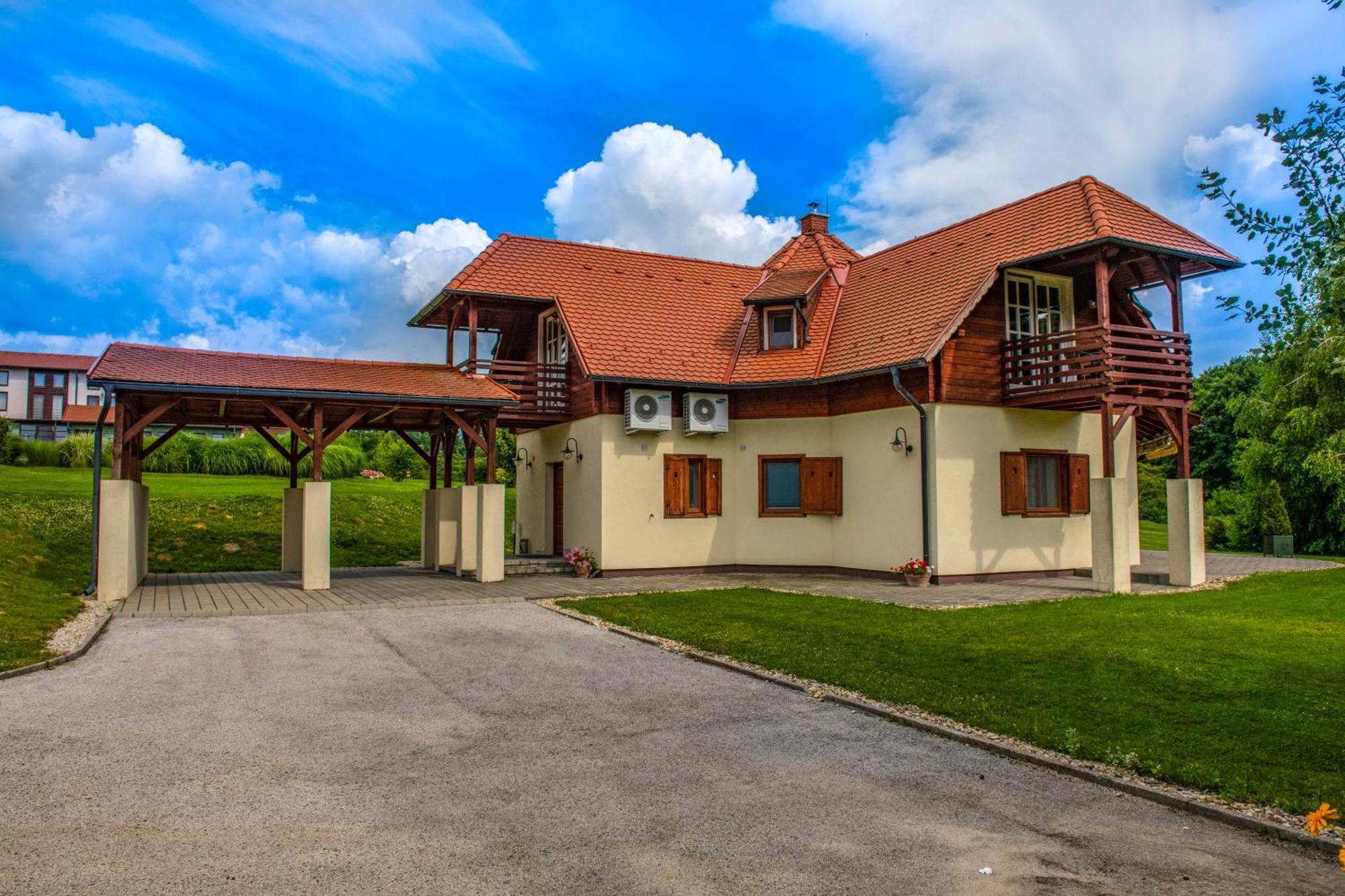 Szarvaskut Hotel Zirc Ngoại thất bức ảnh